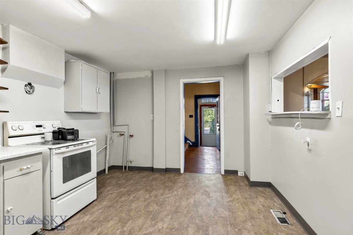 900 S Main Property Photo 14