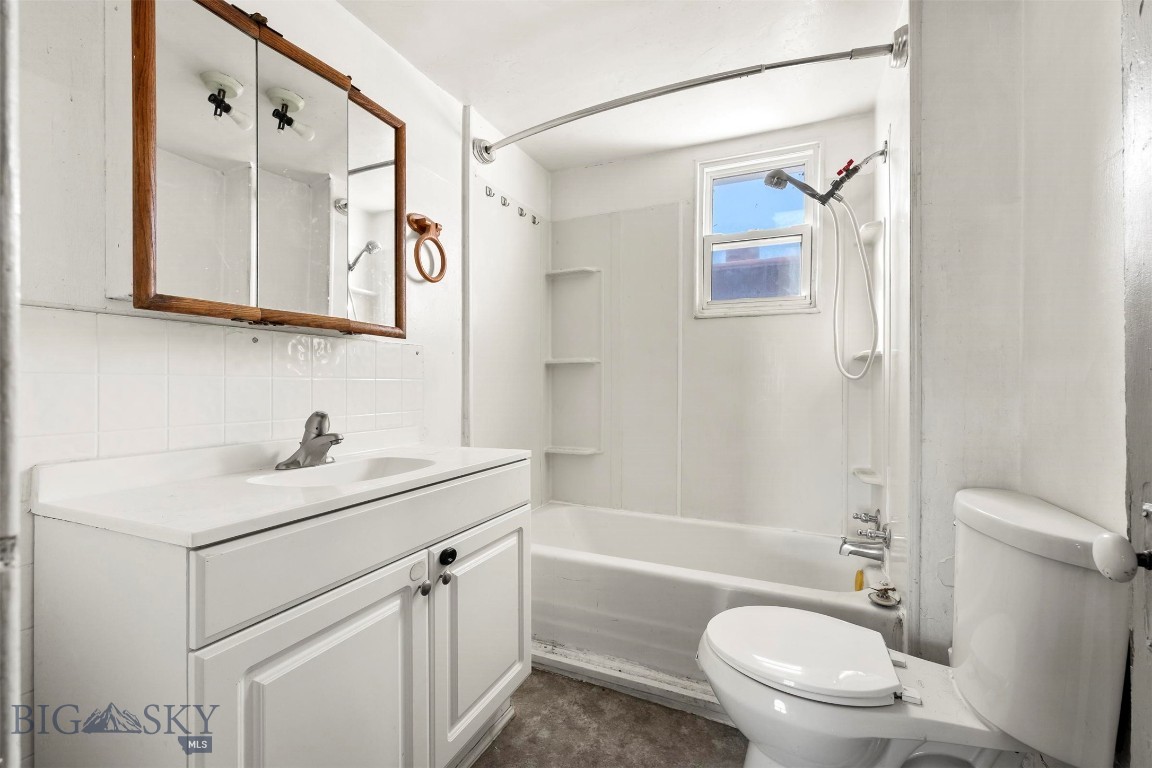 900 S Main Property Photo 15