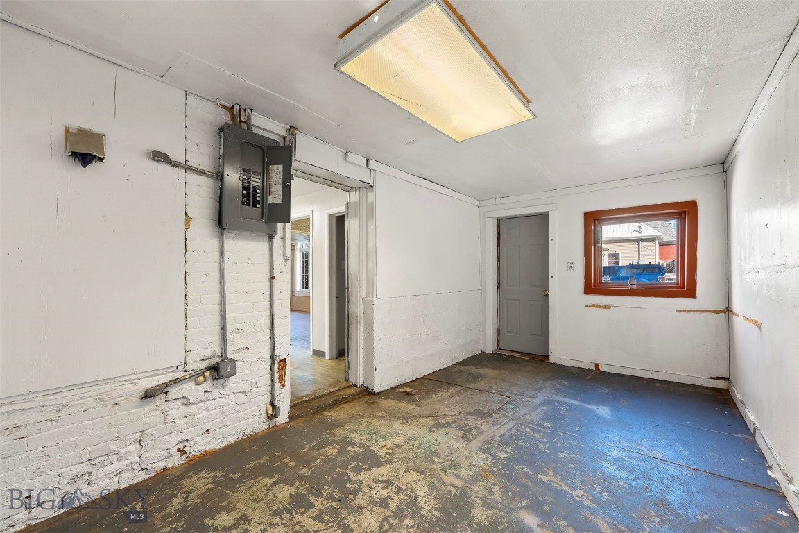 900 S Main Property Photo 17