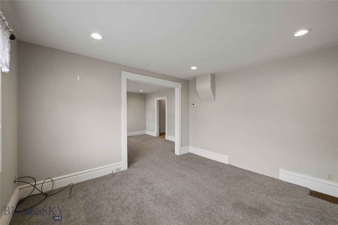 615 E 4th Property Photo 12