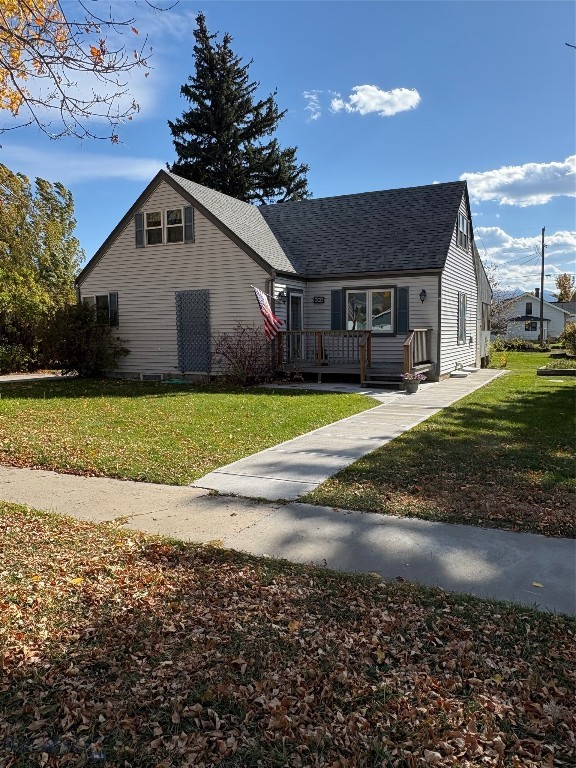 206 2nd E Property Photo 1