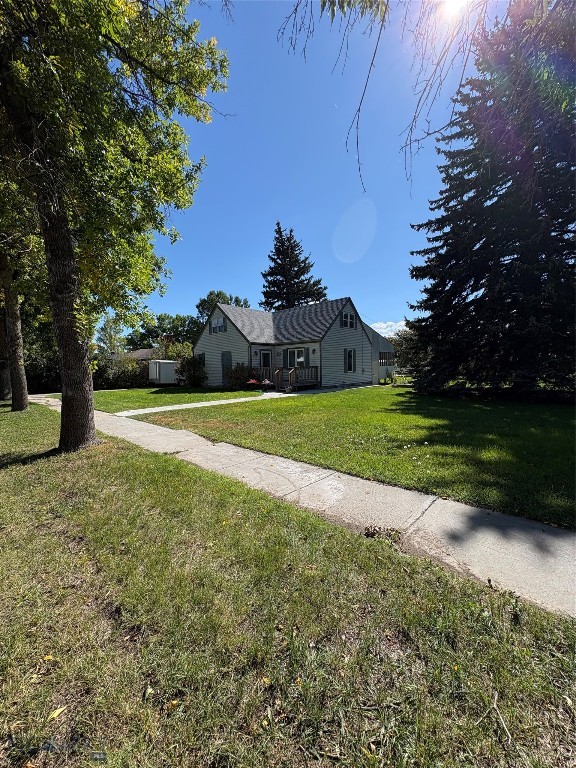 206 2nd E Property Photo 2