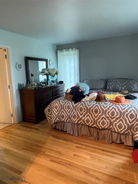 206 2nd E Property Photo 4