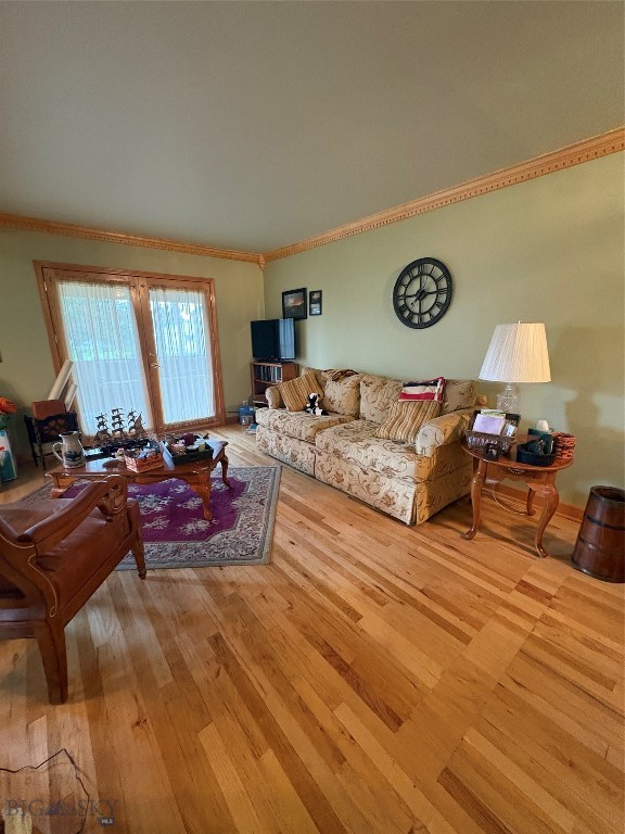 206 2nd E Property Photo 11