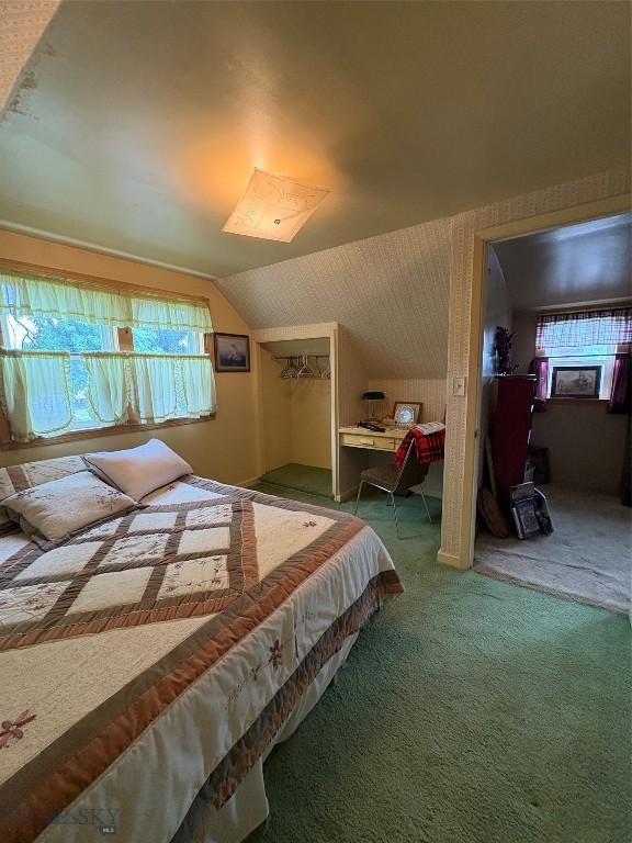 206 2nd E Property Photo 13