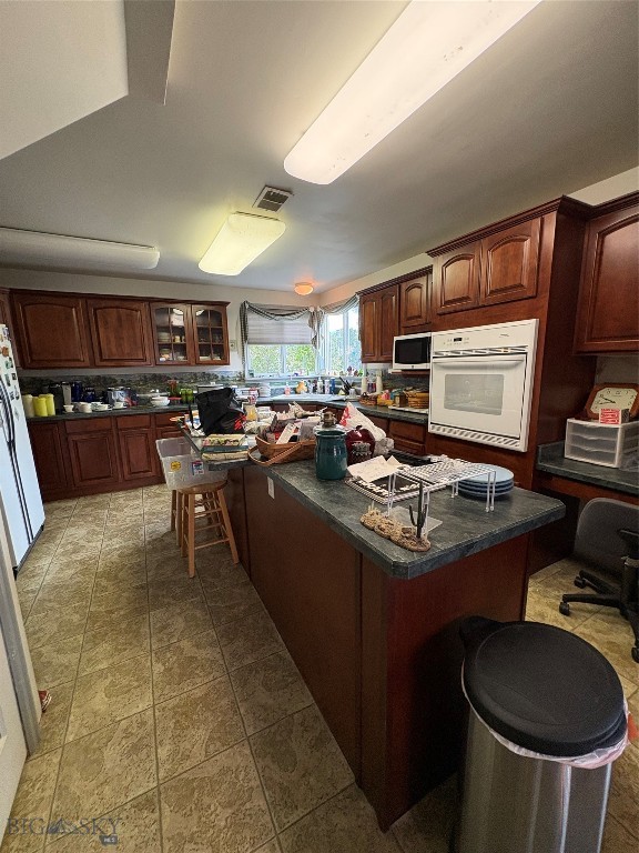 206 2nd E Property Photo 18
