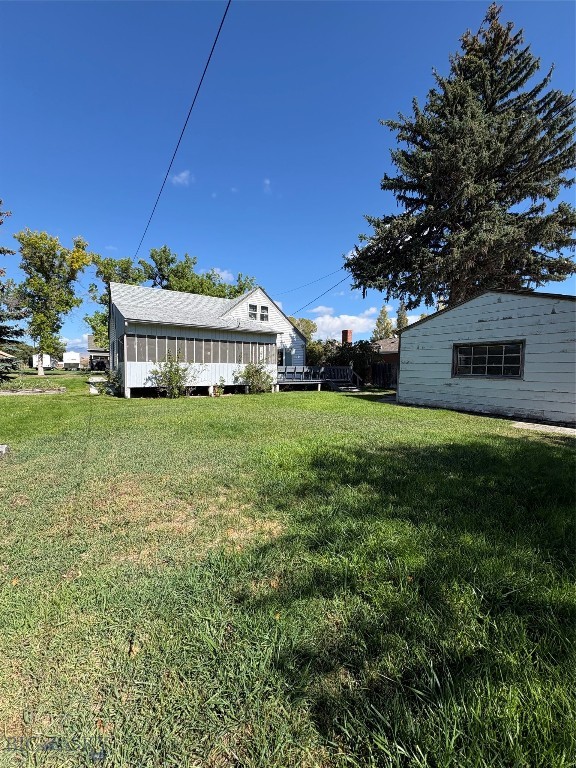 206 2nd E Property Photo 20