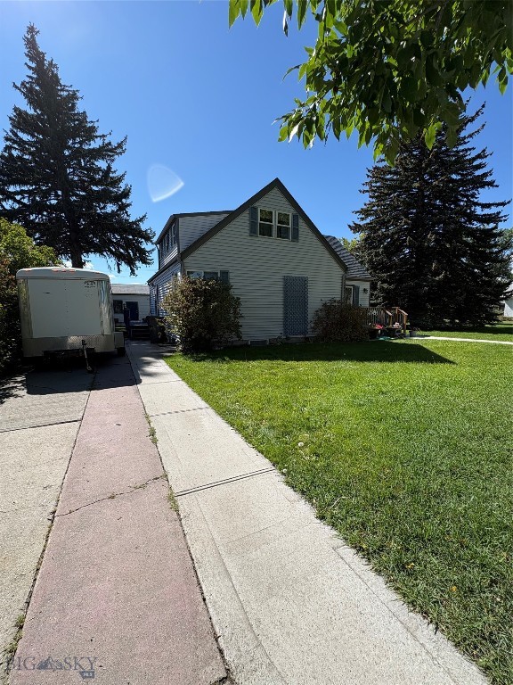 206 2nd E Property Photo 23