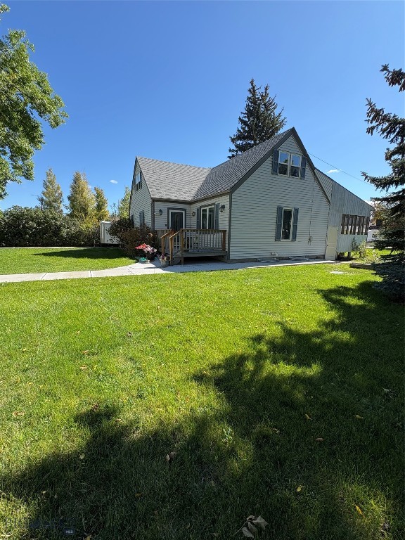 206 2nd E Property Photo 24