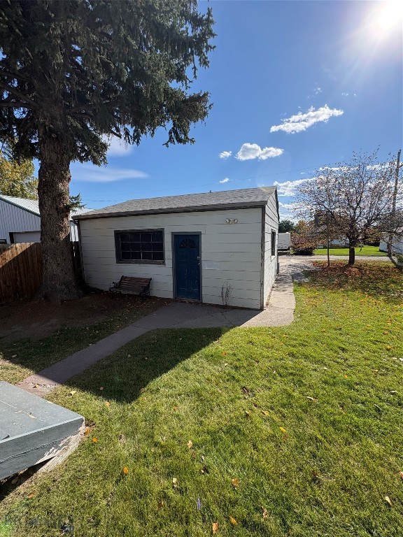 206 2nd E Property Photo 24