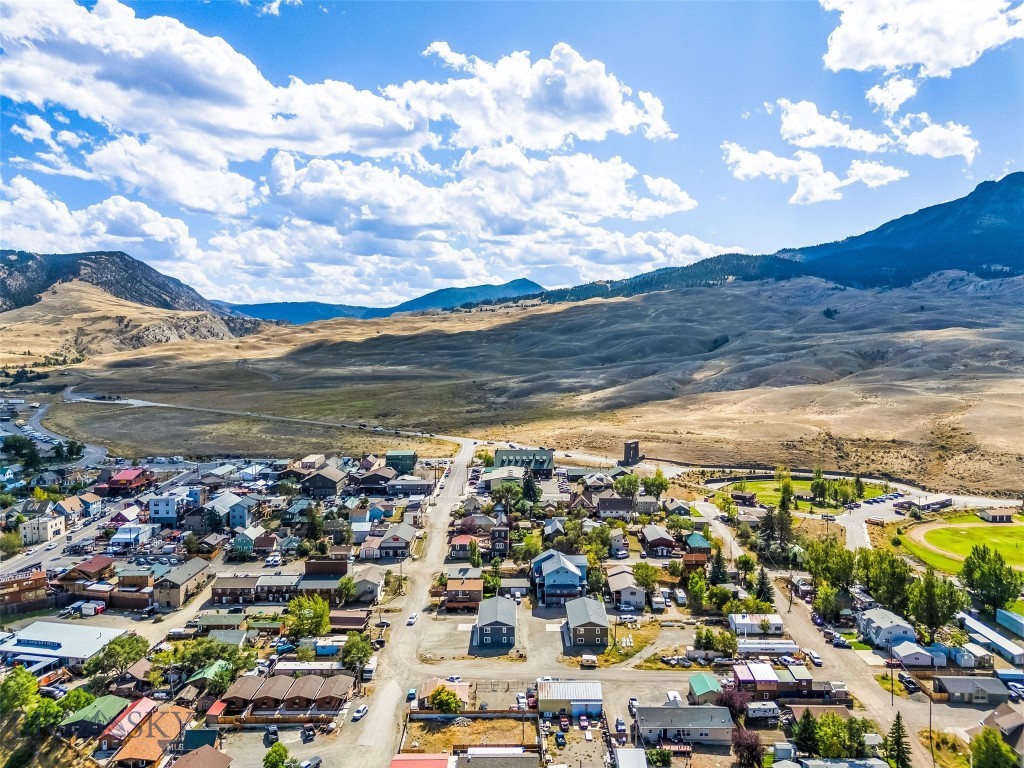 307 Spring Street Property Photo 40