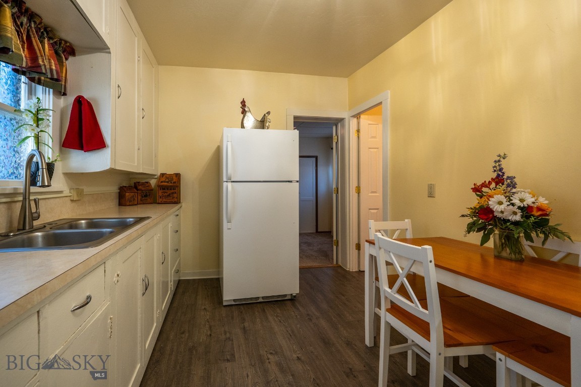 325 S D Street Property Photo 11