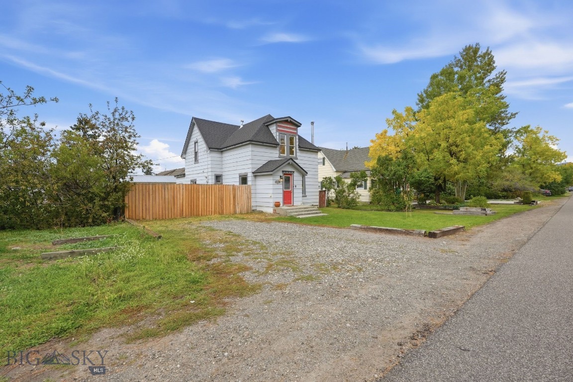 105 N Davis Street Property Photo 2