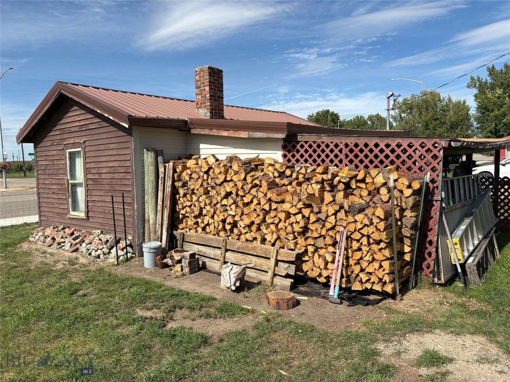 105 E Wheeler Street Property Photo 4