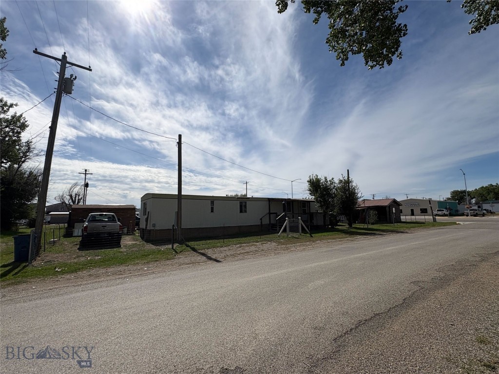 105 E Wheeler Street Property Photo 9