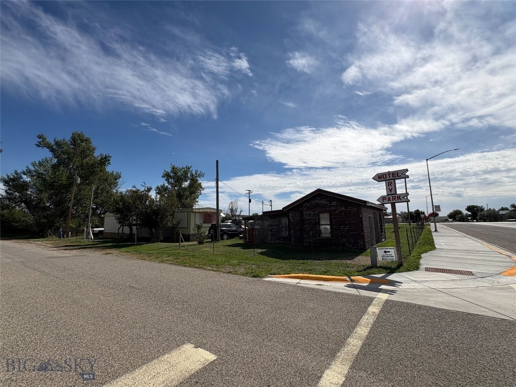 105 E Wheeler Street Property Photo 10