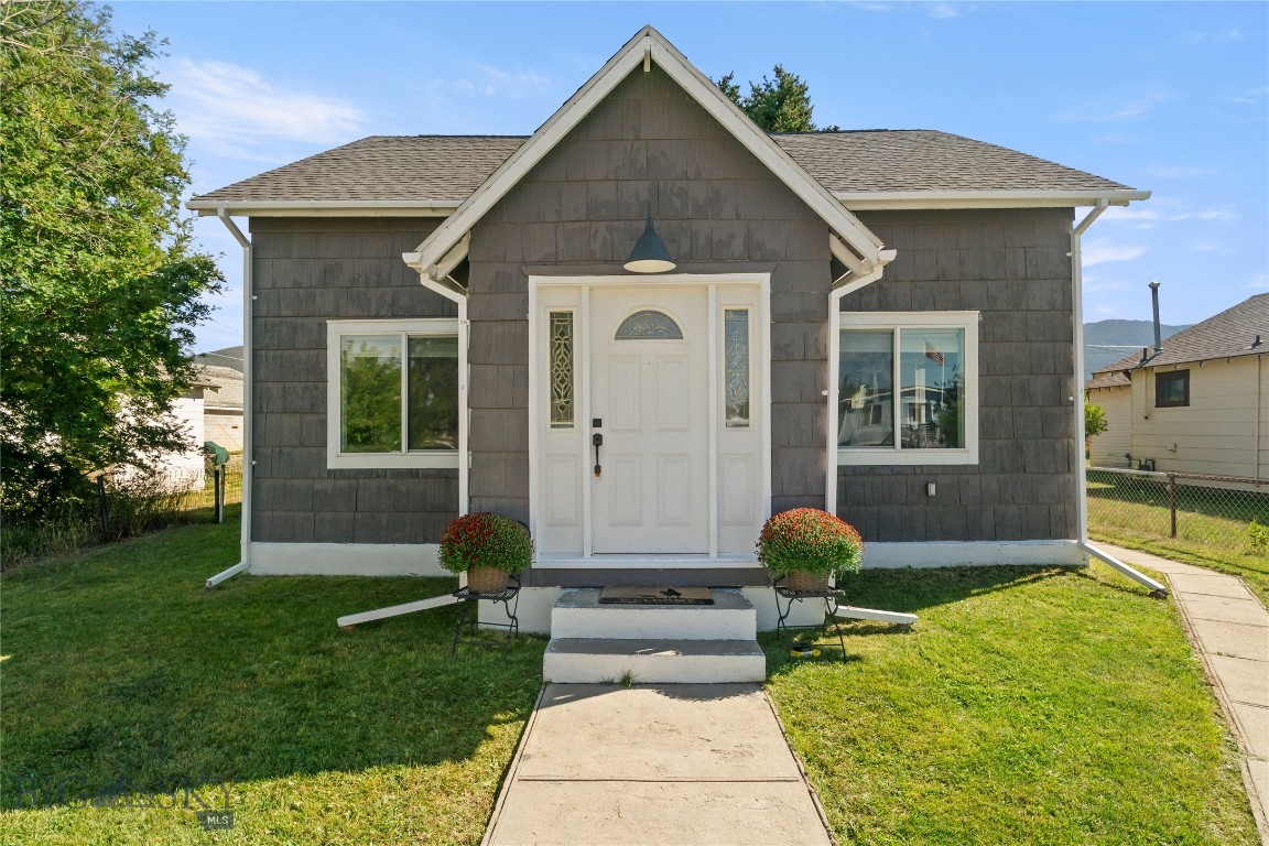 1720 Thomas Avenue Property Photo 1