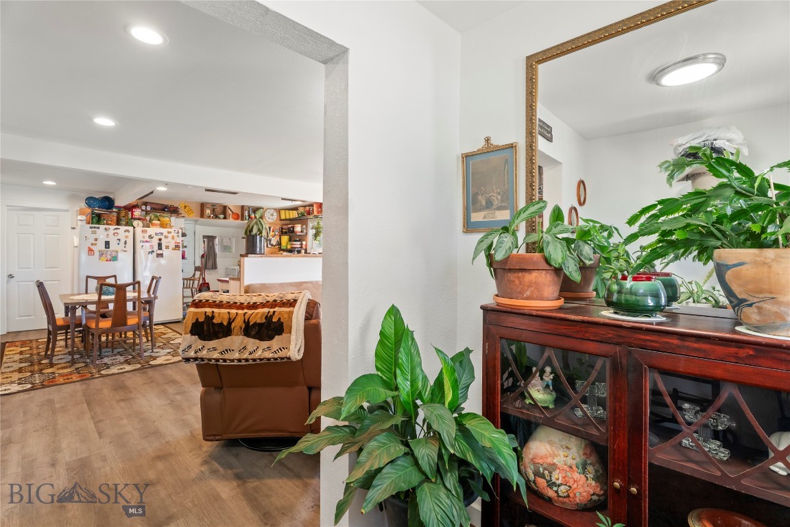 1720 Thomas Avenue Property Photo 2