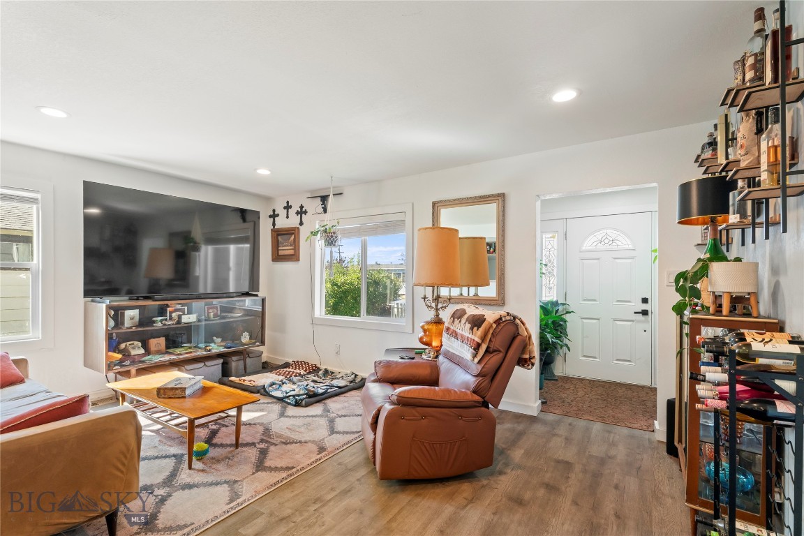 1720 Thomas Avenue Property Photo 3