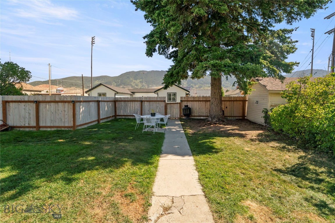 1720 Thomas Avenue Property Photo 17