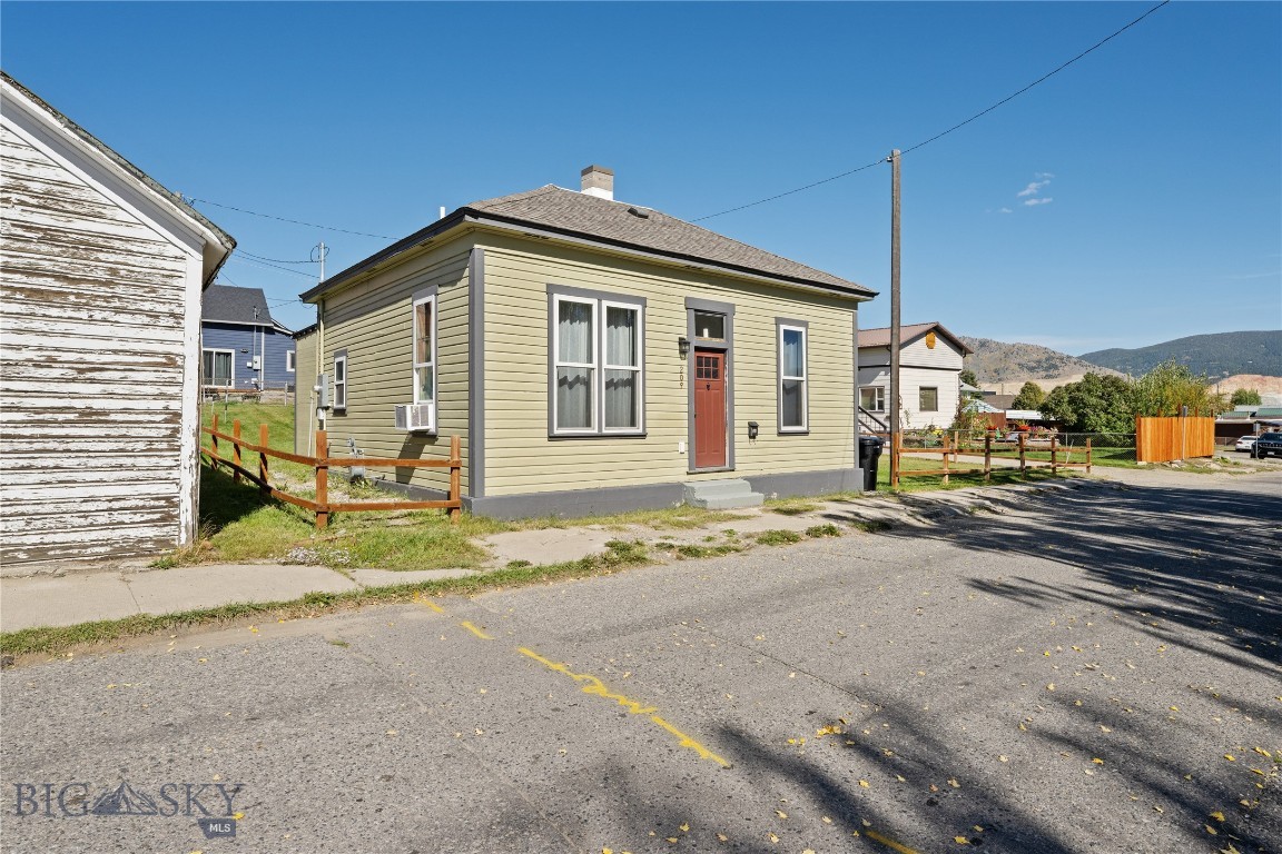 209 Curtis Street Property Photo 1