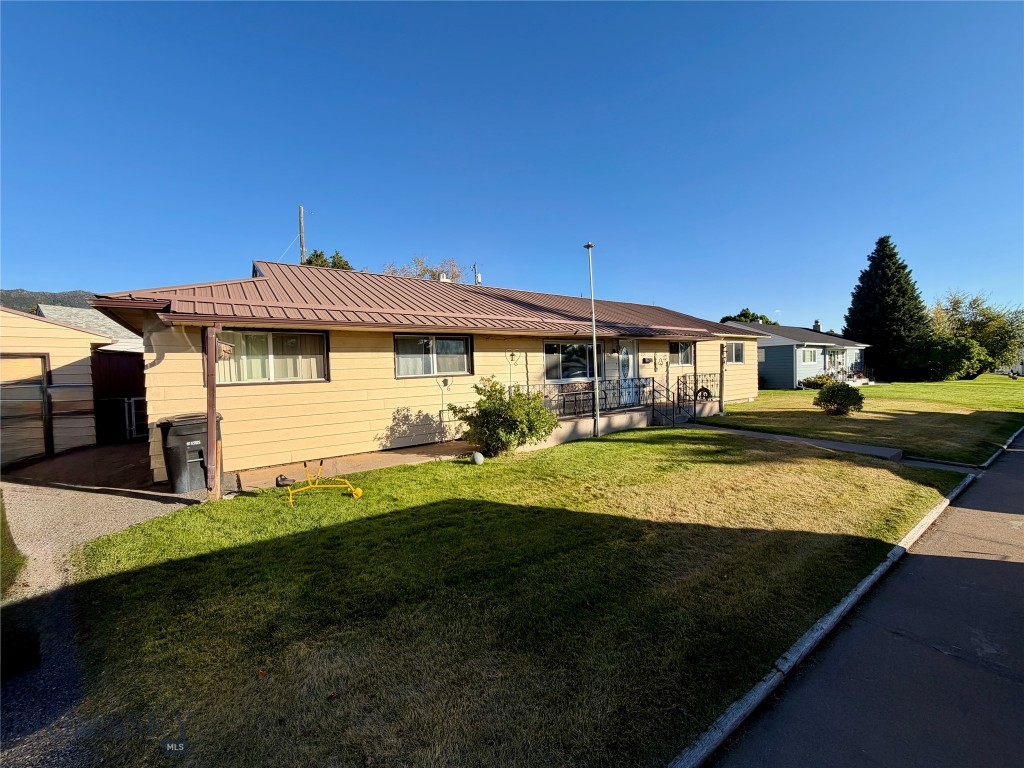 2100 East Drive Property Photo 1