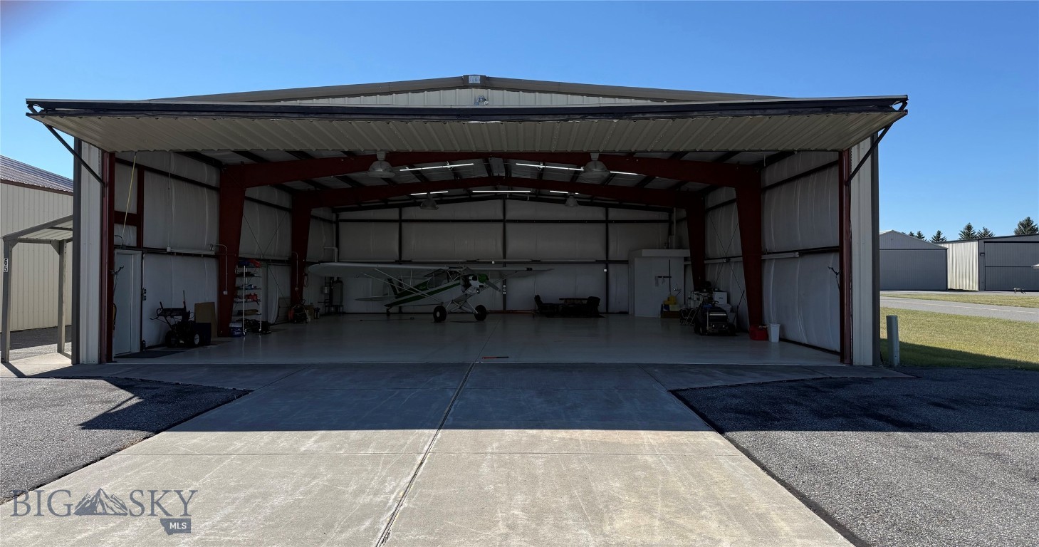 65 Taxiway G Property Photo 1