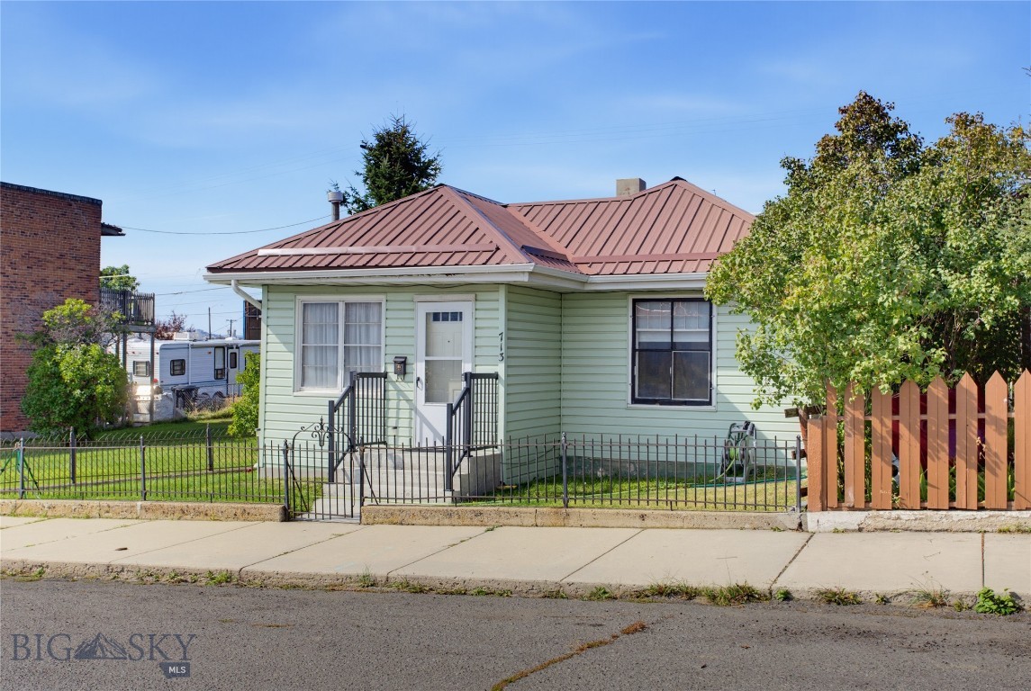 713 Placer Property Photo 2