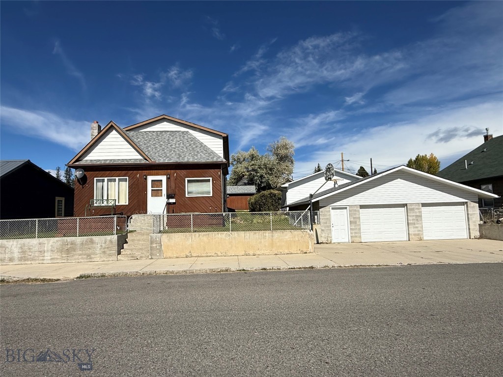 933 Zarelda Property Photo 1