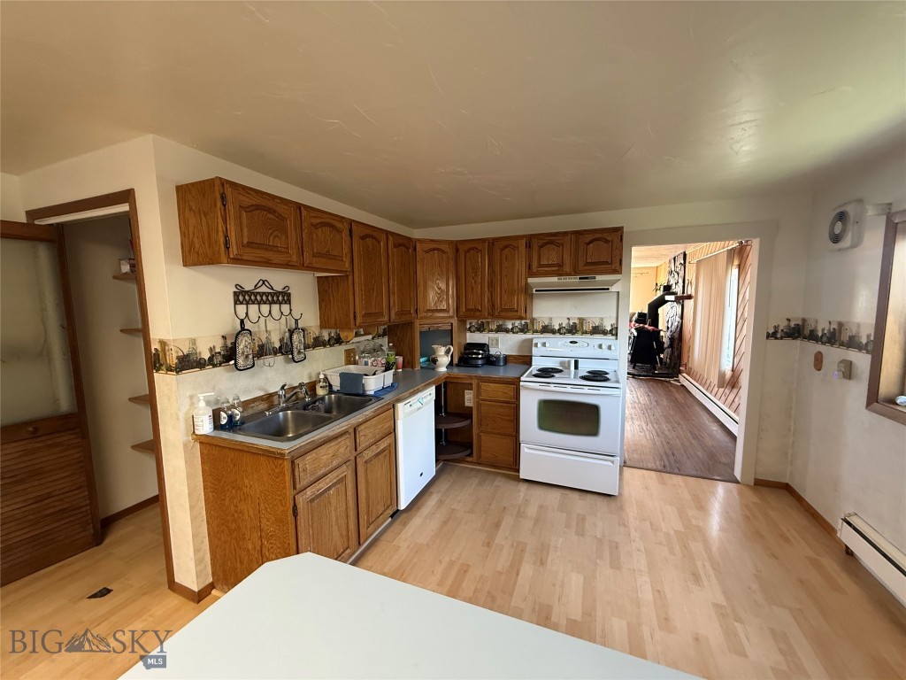 933 Zarelda Property Photo 3