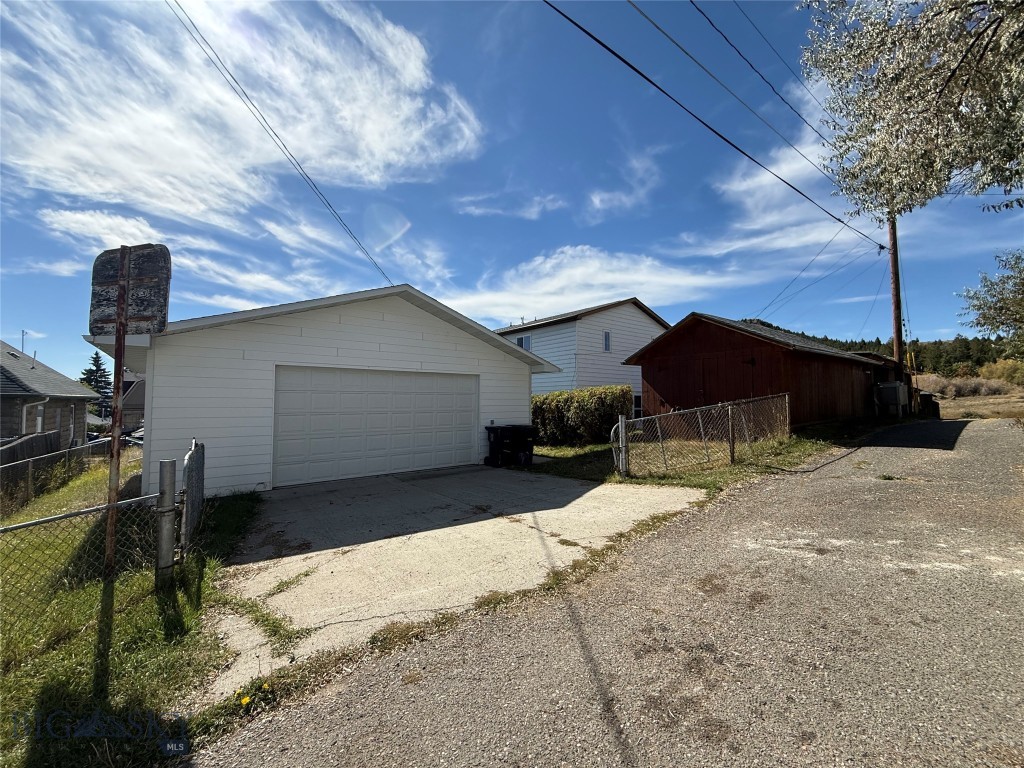 933 Zarelda Property Photo 15