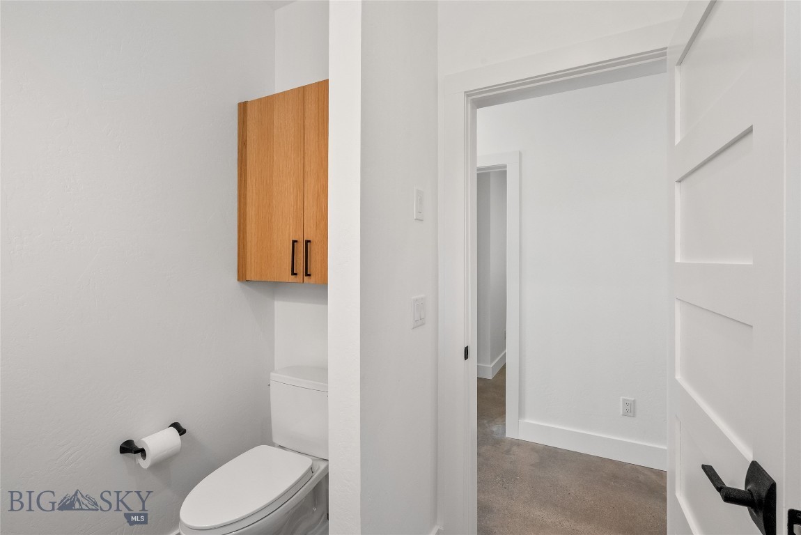 220 E River Road Property Photo 33