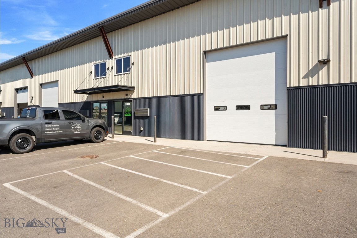 5730 Expressway F Property Photo 2
