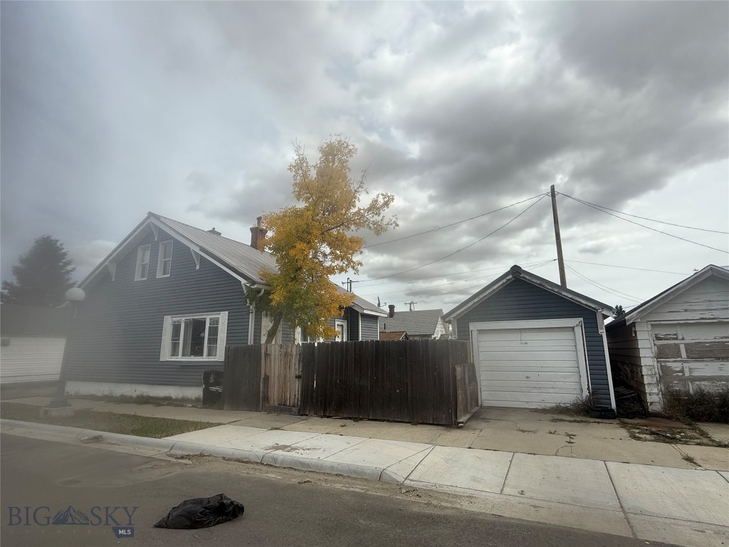 415 Ash Street Property Photo 1