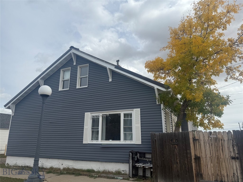 415 Ash Street Property Photo 2