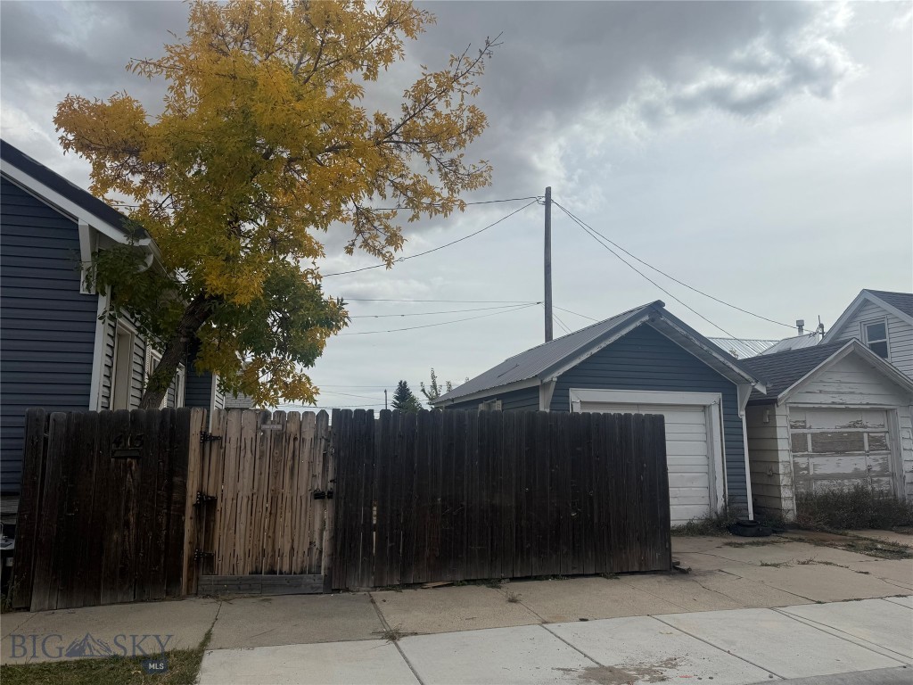 415 Ash Street Property Photo 3