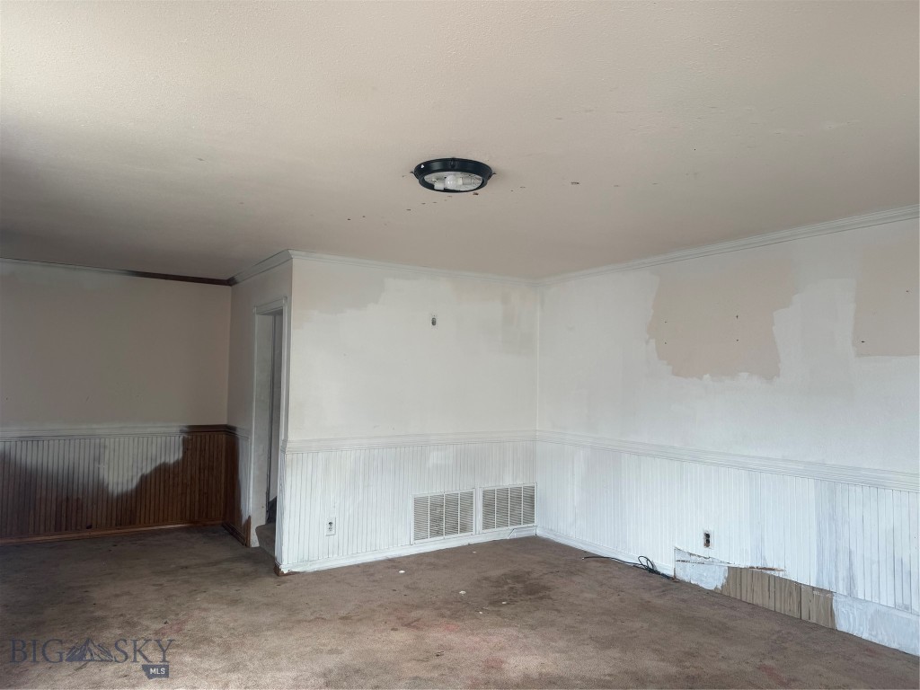 415 Ash Street Property Photo 4
