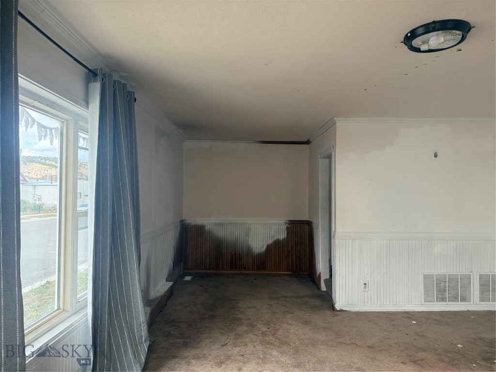415 Ash Street Property Photo 5