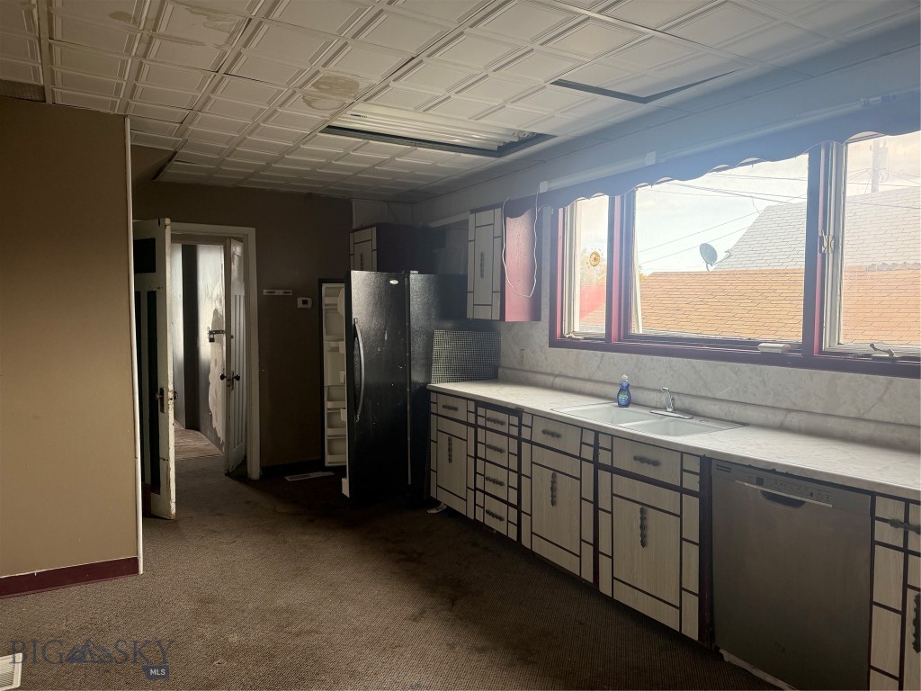 415 Ash Street Property Photo 9