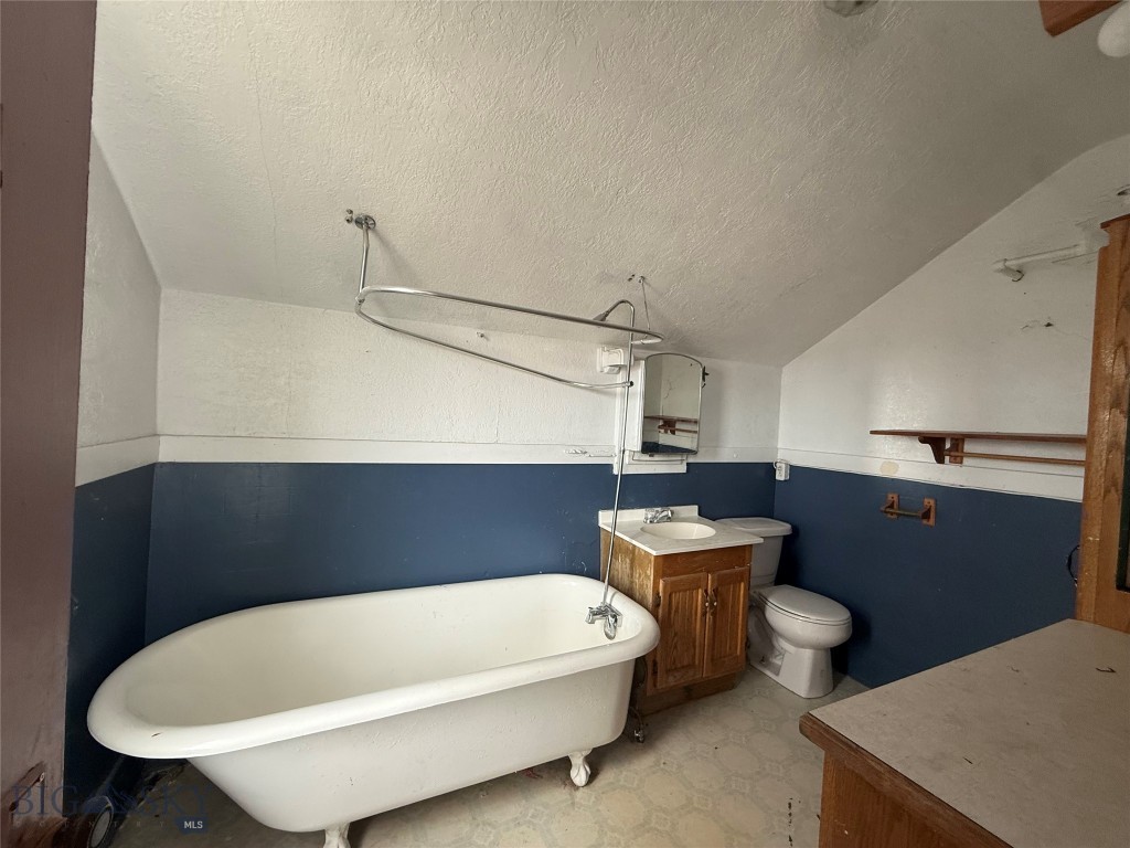 415 Ash Street Property Photo 16