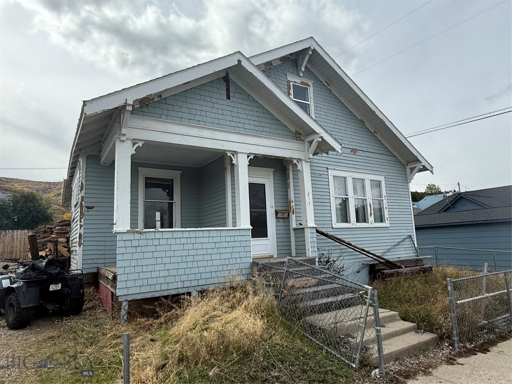 211 W 6th Street Property Photo 1