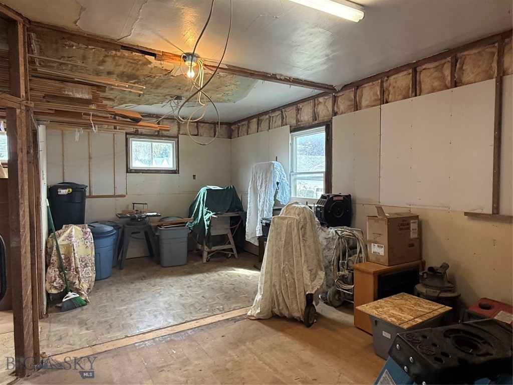 211 W 6th Street Property Photo 10