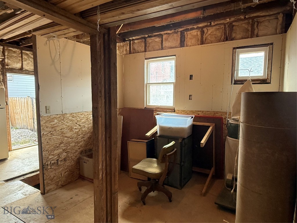 211 W 6th Street Property Photo 12