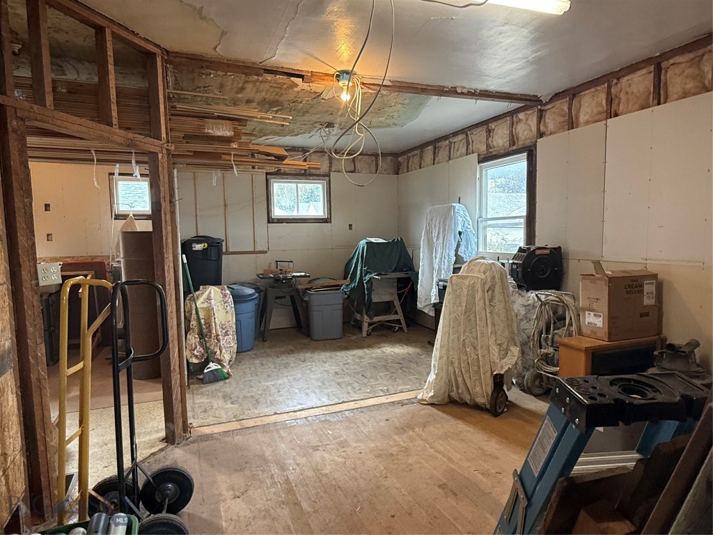 211 W 6th Street Property Photo 14