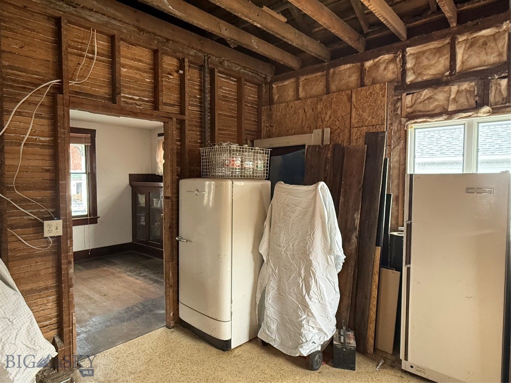 211 W 6th Street Property Photo 16