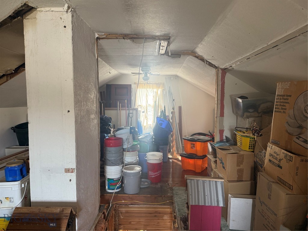211 W 6th Street Property Photo 22