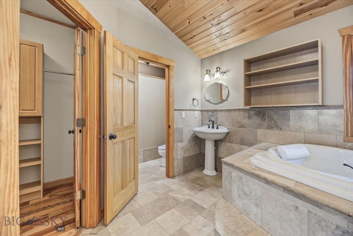 6958 Black Sandy Loop Property Photo 35