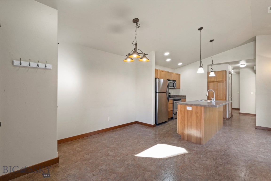 924 Twin Lakes Ave Property Photo 11