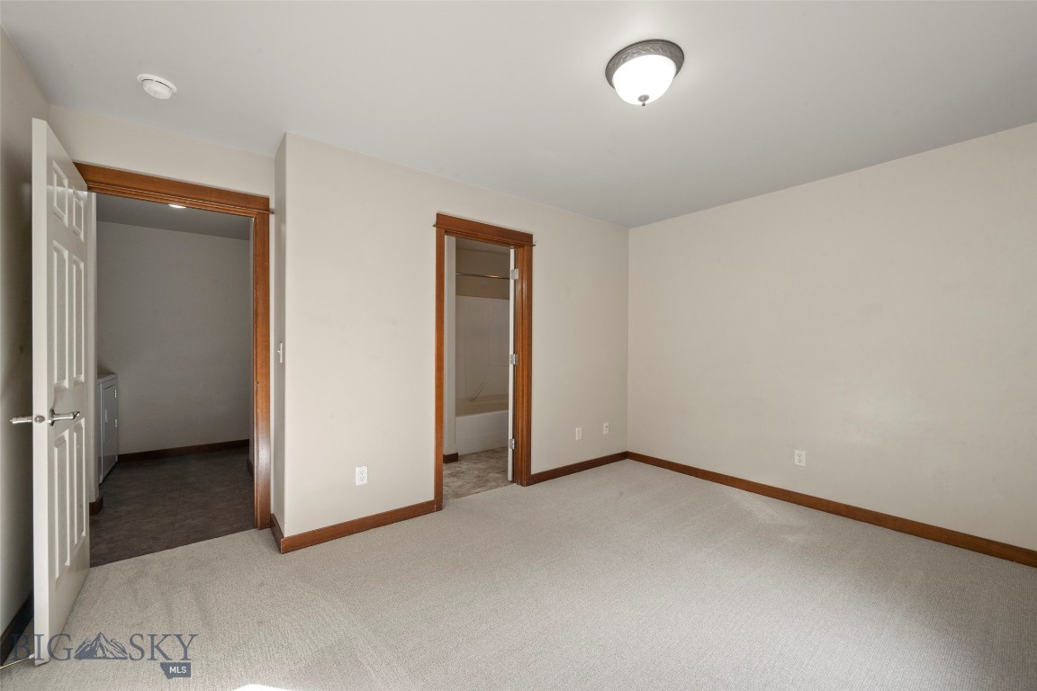 924 Twin Lakes Ave Property Photo 22