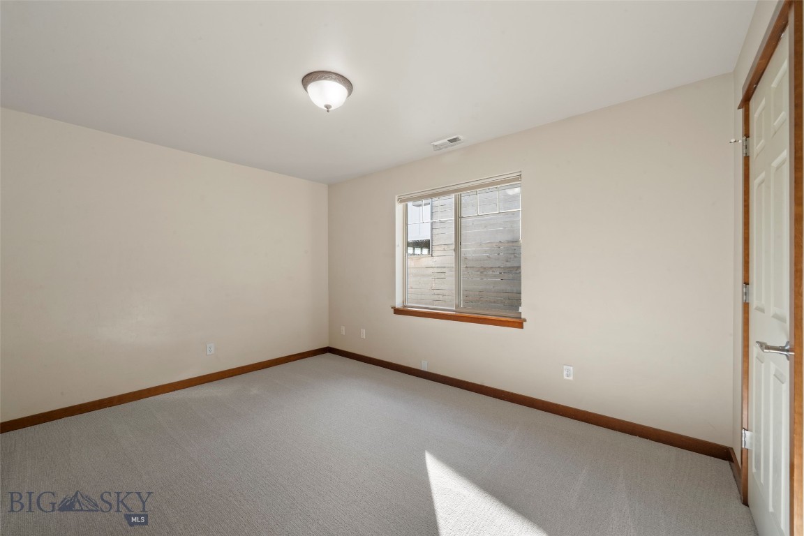 924 Twin Lakes Ave Property Photo 22